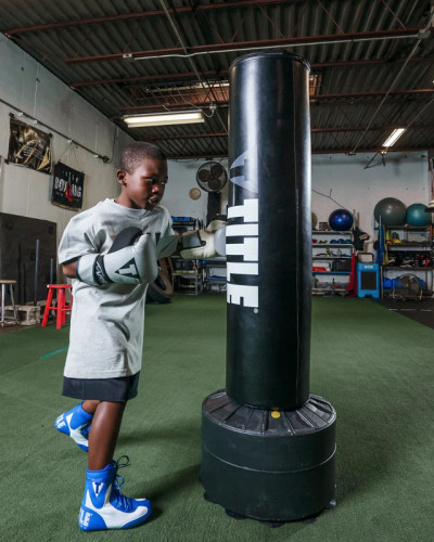 Отдельно стоящий тяжелый мешок TITLE Boxing Youth Freestanding Heavy Bag