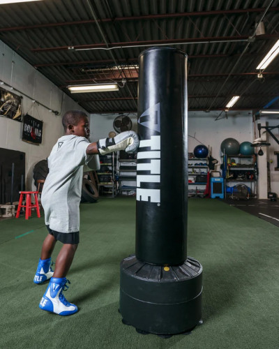 Отдельно стоящий тяжелый мешок TITLE Boxing Youth Freestanding Heavy Bag