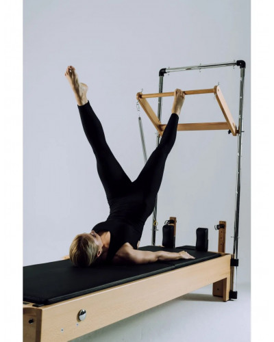 Реформер для пілатесу ROUND Studio Pro з вежею